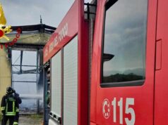 Barrali, in fiamme un capannone: Vigili del fuoco al lavoro per oltre 4 ore