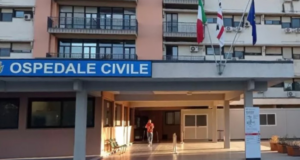 Gesto vergognoso all’ospedale di Alghero: scritta omofoba su armadietto Oss