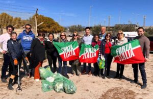Forza Italia, raccolte dalla spiaggia di Sant’Elia ben 10 buste di rifiuti