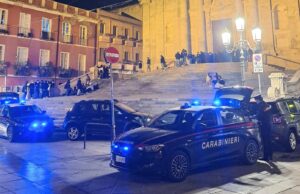 Cagliari, giovani in giro coi coltelli: intervento dei carabinieri in centro
