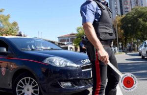 Cannigione, anziano investe un uomo e si allontana: identificato dai Carabinieri