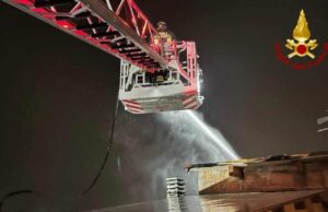 Elmas, paura per l’incendio di un appartamento: palazzina evacuata