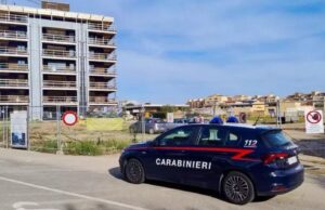 Cagliari, corsa clandestina in cantiere edile: due operai aggrediti