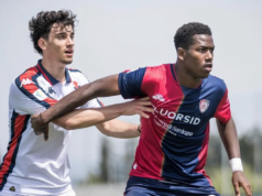 Cade a terra dopo uno scontro: paura per Trepy del Cagliari