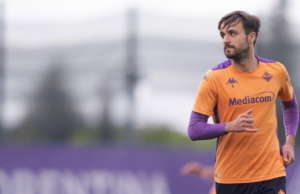 La Fiorentina resta a Cagliari, ma è caos hotel e logistica