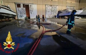 Olbia, disposto il sequestro del cantiere incendiato | I titolari: “Siamo disperati”