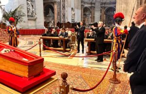 Papa Francesco, Cappellacci: “Omaggio reso con profonda commozione”