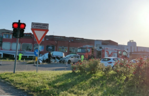 Enorme incidente sulla 130, paura per i conducenti: distrutte due auto