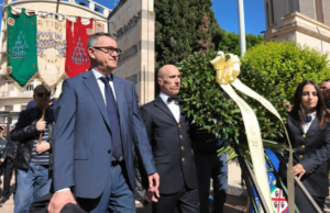 25 aprile a Cagliari: corona di fiori al Monumento dei caduti