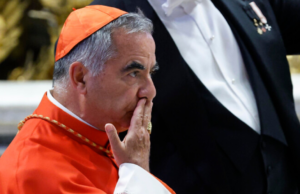 Becciu, assente al Conclave ma presente al saluto per Leone XIV