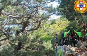 Cala Luna, escursionista prende una storta: salvata dal Soccorso Alpino