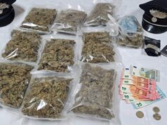 Villacidro, guida senza patente e droga nella moto: 18enne in manette