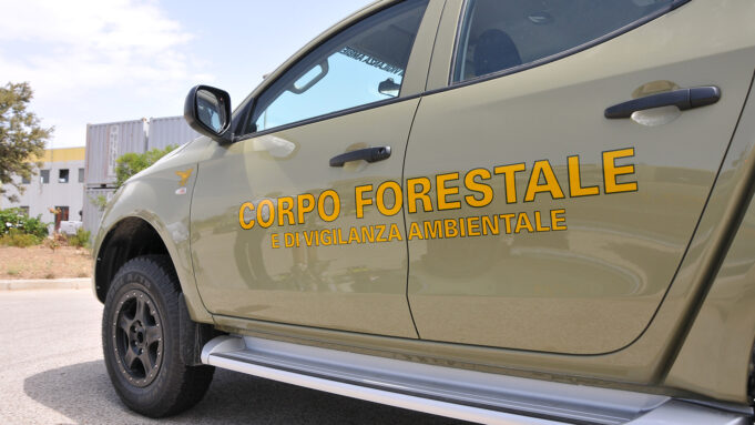 Capoterra, titolare di impresa edile sorpreso a bruciare rifiuti: denunciato