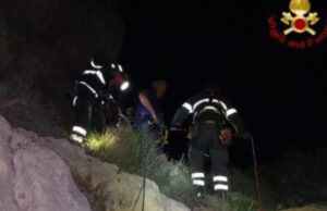 Cagliari, paura per un turista bloccato a Cala Fighera: salvato dai Vigili del fuoco