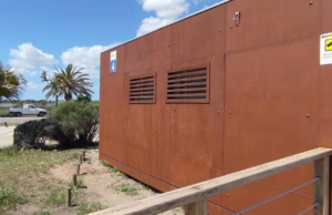 Vergogna al Poetto di Cagliari: vandalizzato uno dei nuovi bagni