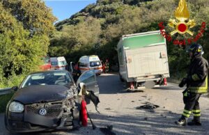 Paura a Benetutti, auto contro furgone: autisti feriti in ospedale