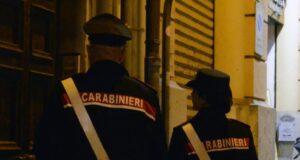 Villasimius, all’obbligo di dimora ma coltiva marijuana in cortile: denunciato