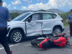 Scontro mortale a Nuxis: motociclista travolto da un’auto