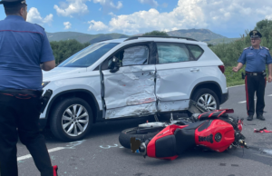 Scontro mortale a Nuxis: motociclista travolto da un’auto