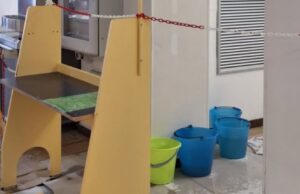 Cagliari, piove (di nuovo) dentro la mensa di via Trentino: studenti infuriati