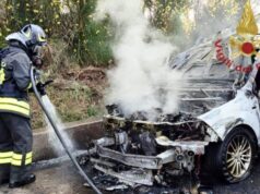 Sardara, paura sulla 131: auto avvolta dalle fiamme