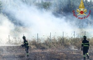 Quartu, incendio in un canneto minaccia le abitazioni
