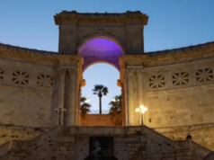 Giornata mondiale Neurofibromatosi: Bastione illuminato di blu