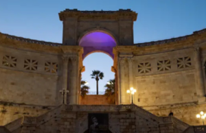 Giornata mondiale Neurofibromatosi: Bastione illuminato di blu