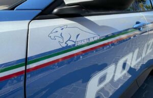 Paura a Macomer, camper prende improvvisamente fuoco: salvi due turisti e un cane