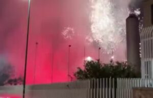 Napoli-Cagliari, cori ed esplosioni in piena notte davanti all’hotel dei rossoblù