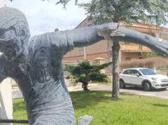 Statua Riva danneggiata, responsabile si autodenuncia: “La ripagherò”