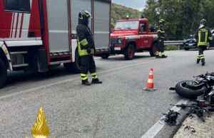 Paura a Sorgono, scontro frontale tra auto e moto: gravissimo centauro