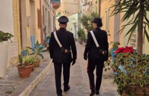 Carloforte, chiosco-bar trasformato in discoteca: denunciato 24enne