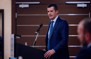 Mura duro su Conte: “Porta in Sardegna la guerra contro il Tribunale”