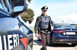 Cagliari, calci e pugni tra corrieri in via Satta: rissa sedata dai Carabinieri