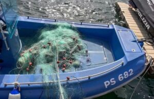 Reti da pesca posizionate illegalmente: scatta il sequestro nel Sinis
