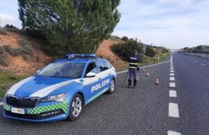 Macomer, si schianta con l’auto poi gli trovano la droga nel borsello: denunciato