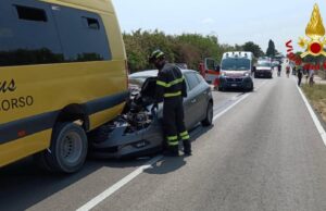 Paura a Sorso, auto si scontra con scuolabus: c’erano 8 bimbi a bordo
