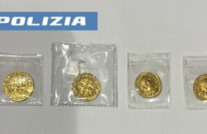 Cagliari, in aeroporto con monete antiche: bloccate due persone