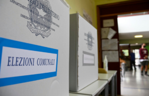Comunali e referendum, seggi aperti fino alle 15: a Nuoro affluenza in calo