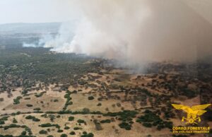 Devastante incendio a Dualchi: sul posto due Canadair