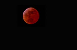 Spettacolo da Capoterra: sensazionale scatto della luna delle fragole