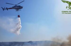 Fiamme a Domusnovas: incendio vicino ad aziende agricole