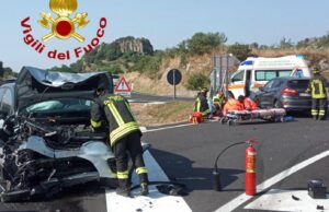 Macomer, violento frontale tra due auto: un conducente è grave