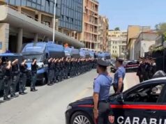Cagliari, il saluto della Polizia all’Arma per Carlo Legrottaglie | Video
