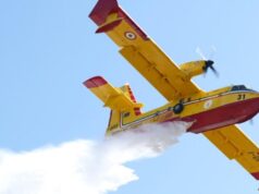 Vasto incendio a Noragugume, in campo due elicotteri e un Canadair
