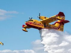 Vasto incendio ad Arborea: in azione due elicotteri e un canadair