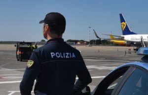 Elmas, ai controlli in aeroporto con passaporto falso: arrestata