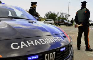 Villa San Pietro, vede l’alt dei Carabinieri e si dà alla fuga: arrestato 23enne