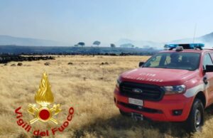 Incendio a Bonorva, le immagini dei mezzi aerei in azione | Video